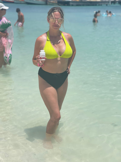 Customer holding Extreme Belly Burn Capsules